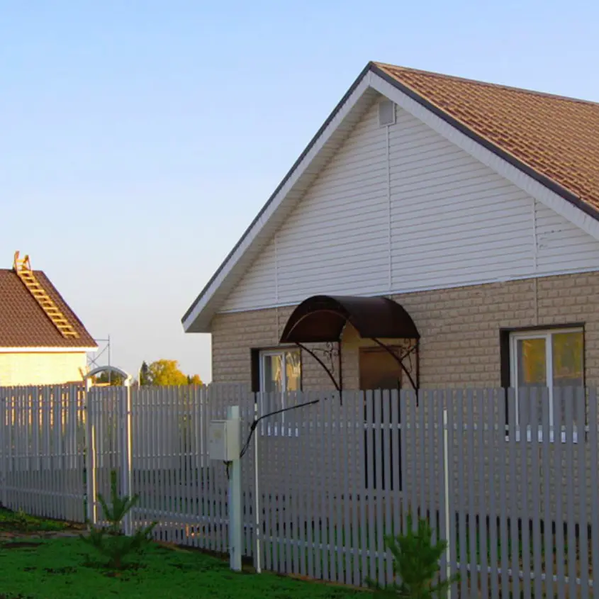 Фото 6 штакетник Узкий RAL7004 Серый на заборе для коттеджного поселка