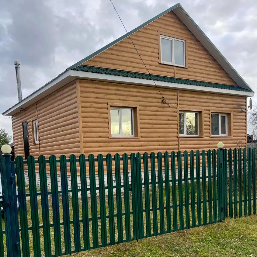 Фото 1 металлосайдинг Блок-Хаус под бревно Клен Светлый 3D на фасаде